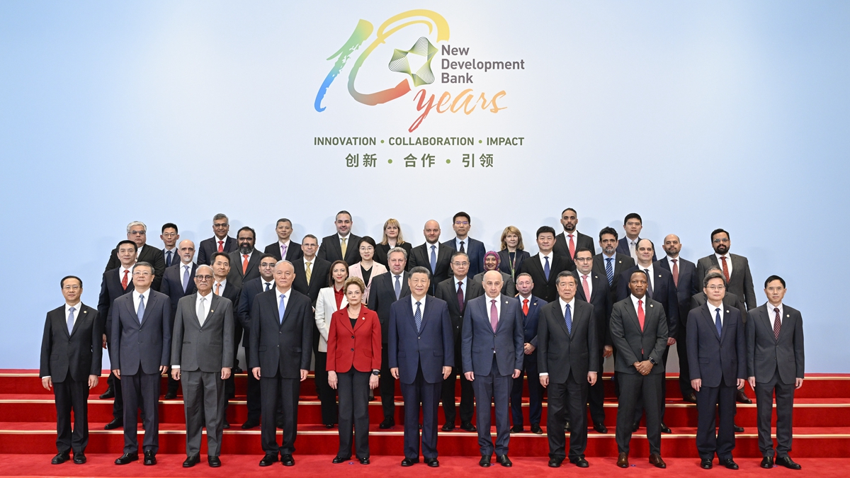 习近平访问金砖国家新开发银行