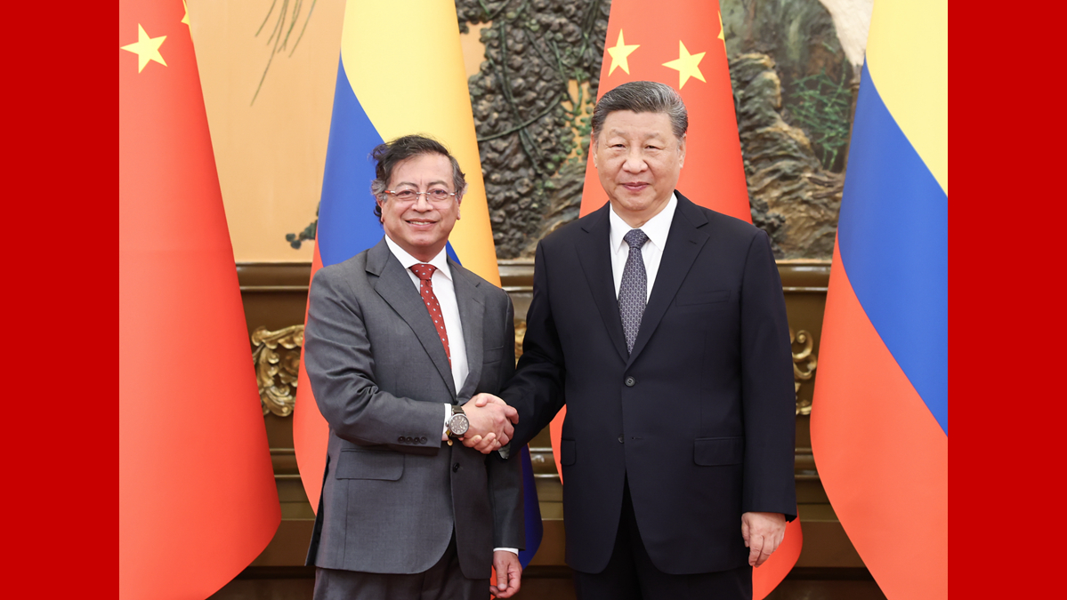 习近平会见哥伦比亚总统佩特罗