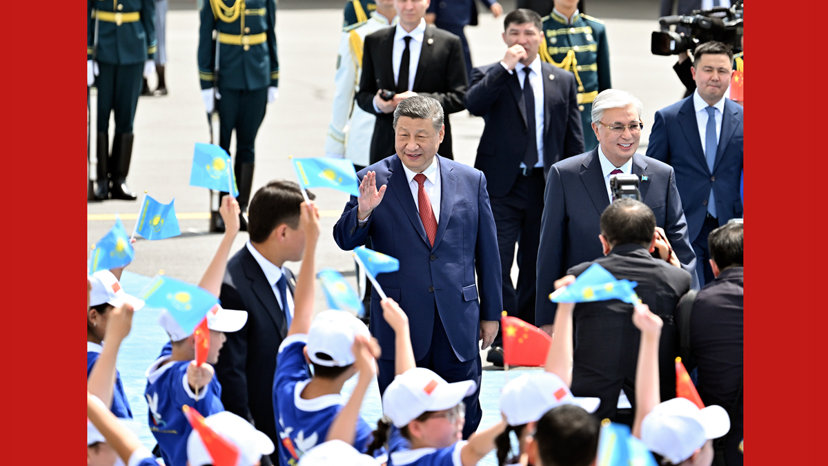 习近平抵达阿斯塔纳出席第二届中国—中亚峰会