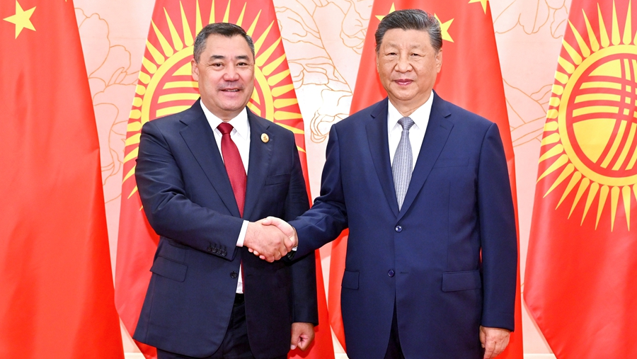 习近平会见吉尔吉斯斯坦总统