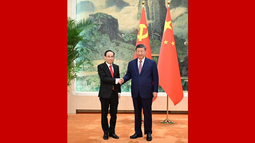 习近平会见越共中央总书记特使黎怀忠