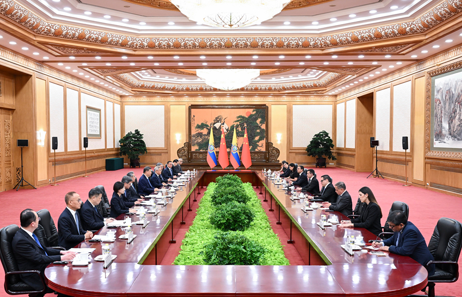 习近平同厄瓜多尔总统会谈